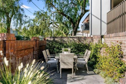 Impeccable 3-Bed Home Near the Beach - image 9