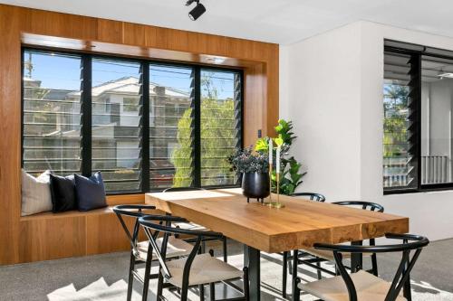 Impeccable 3-Bed Home Near the Beach - image 5