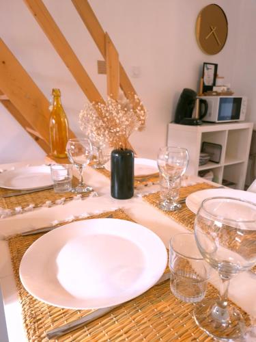 "Studiocaroline44", 2 studios entre la ville et la mer, parking, cuisine, moins de 15min de l'aeropo in Bouaye