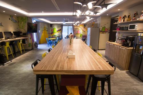 Shared lounge/TV area, Backpackers Hostel-Changchun in Taipei