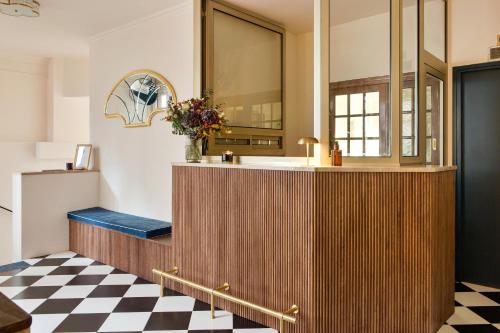 Лоби, Hôtel de la Comète (Hotel de la Comete) in 19th - Buttes-Chaumont