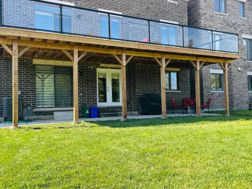 A szálláshely kívülről, Whitby Hideout - 3BR, 5BD, 3WR, Pool Table, Sauna in Whitby