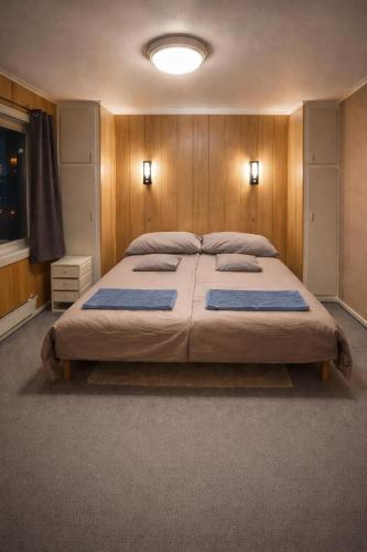 Ágy, Central Homestay with View and Easy Access in Hammerfest