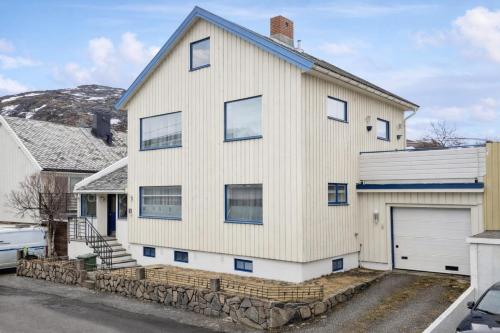 A szálláshely kívülről, Central Homestay with View and Easy Access in Hammerfest