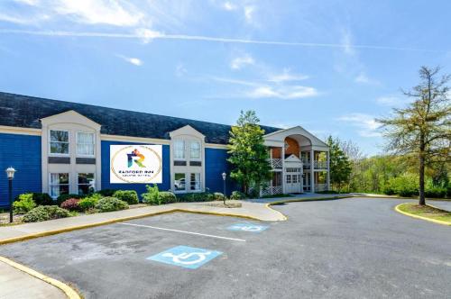 Econo Lodge Inn & Suites Radford-Blacksburg Area - image 28