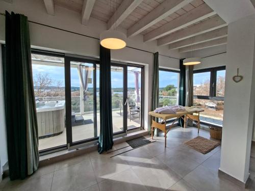 Wellness & Spa, Villa STELLA - heated pool, facilities for children, close to beaches and the sea, M in เมดูลิน