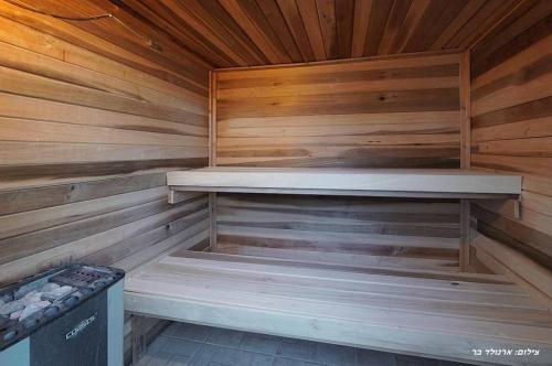 Sauna, Don Leon Boutique in Even Menahem