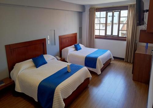 2 double beds