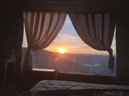 Mujib Castle Gate Camp in Dead Sea