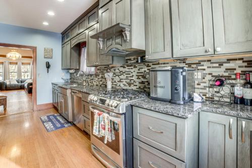 Private Hot Tub & Patio! Chicagoland Extended Stay in 伊利諾伊州蘭辛 (IL)