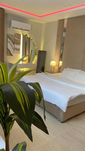 Mfj Marbella Stay دخول ذاتي بموقف خاص وإطلالة مسبح – khách sạn tại Al Hamra