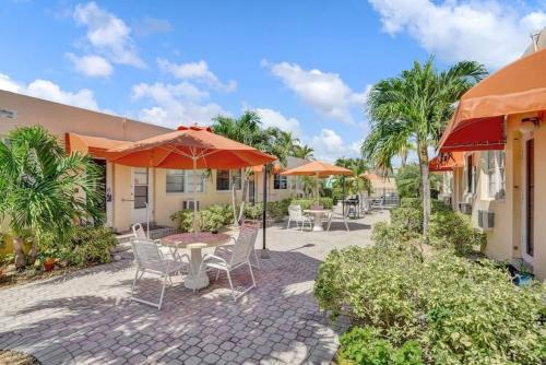 Chic Studio Apartment in Hollywood Beach in Hollywood, USA