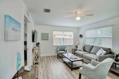 Full Beach Chalet One block from the Beach in Pompano Beach, USA