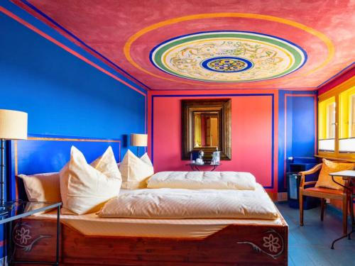 room detail thumbnail 0