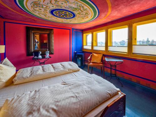 room detail thumbnail 1
