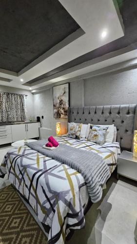 Questro Apartment Hotel in Nsikazi