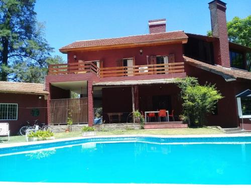 Casa quinta completa espaciosa con pileta seis o siete personas in Benavidez