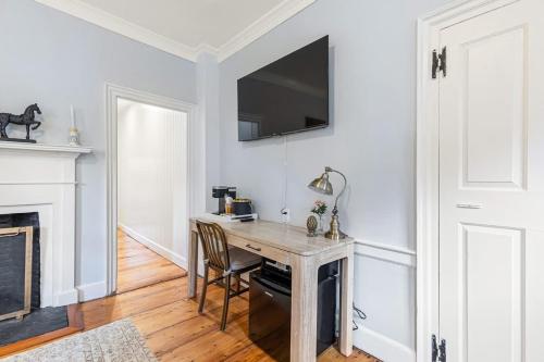 Sea Glass Suite - Luxury in Newport - image 10