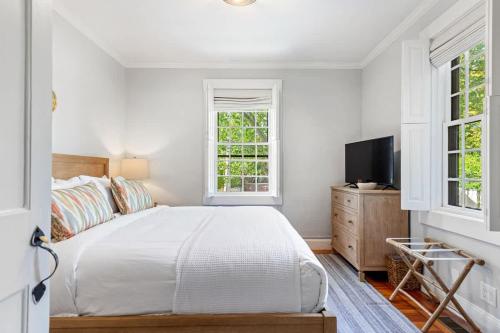 Sea Glass Suite - Luxury in Newport - image 2