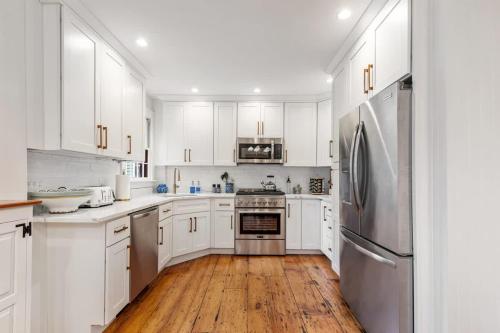 Sea Glass Suite - Luxury in Newport - image 14