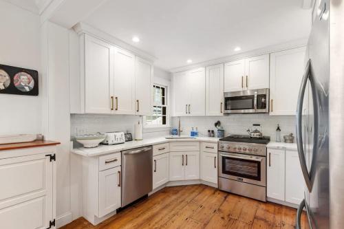 Sea Glass Suite - Luxury in Newport - image 11