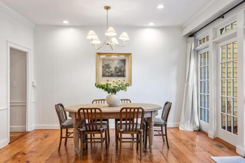 Sea Glass Suite - Luxury in Newport - image 7