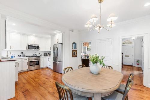 Sea Glass Suite - Luxury in Newport - image 6