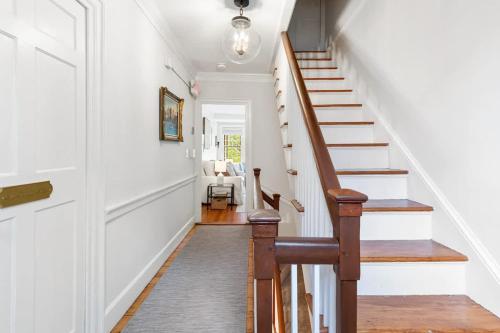Sea Glass Suite - Luxury in Newport - image 3