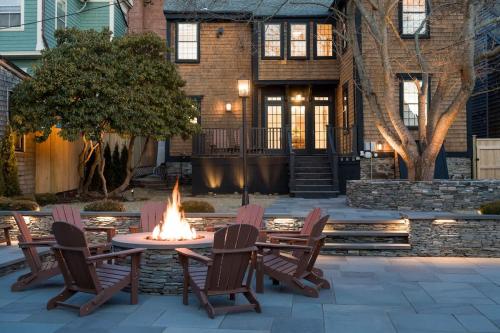 The Whale Suite Historic Coastal Luxury Newport - image 14