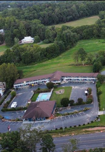 Mountain Valley Inn Dillard - Tap to explore photos
