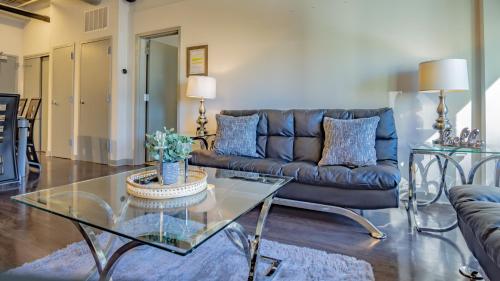 Midtown 2BR Fully Furnished Apartment near Emory apts – khách sạn tại Quận SoNo