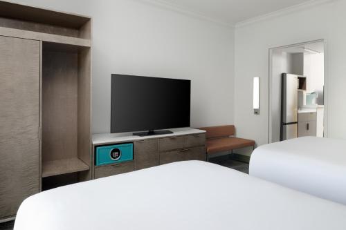 Hilton Boca Raton Suites - image 11