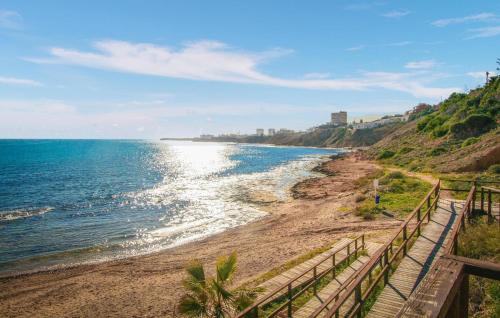 2 Bedroom Cozy Apartment In Torrevieja - image 5