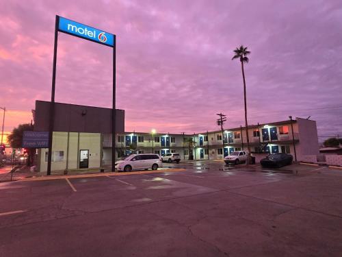 Unterkunft von außen, Motel 6 Blythe, CA - South in Blythe (CA)