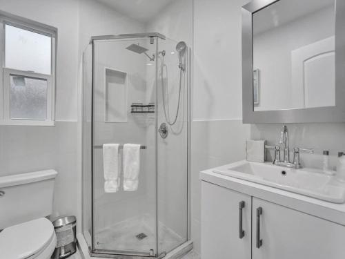Coastal Charm Studio Beach House in Pompano Beach in Pompano Beach, USA
