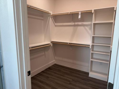 Luxury Downtown 4 Bedroom Home in Cedars