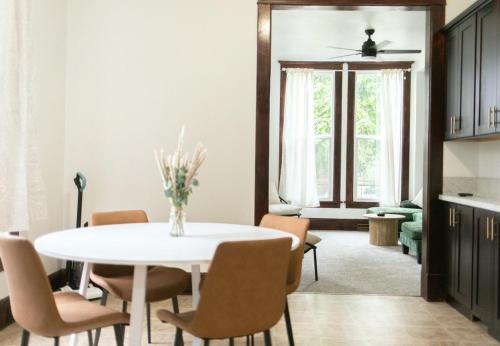 Charming Spacious 3BR Pet-Friendly Retreat in 比靈斯市中心