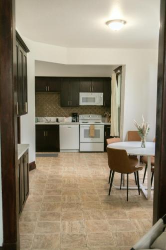 Charming Spacious 3BR Pet-Friendly Retreat in 比靈斯市中心