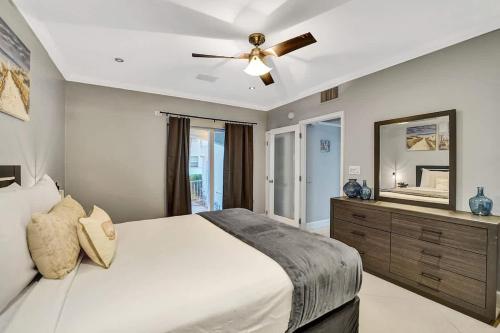 Beach Isles Modern 1BR Waterfront Apartment with Patio in Fort Lauderdale, USA