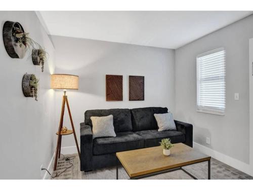 Rustic Retreats Modern 1BR for 4 guests in the heart of Fort Lauderdale in Fort Lauderdale, USA