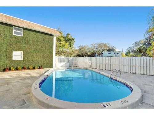 Rustic Retreats Modern 1BR for 4 guests in the heart of Fort Lauderdale in Fort Lauderdale, USA