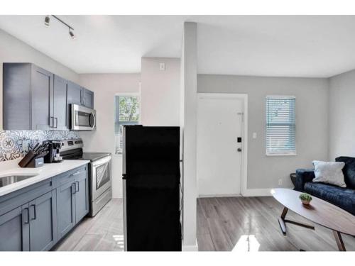 Rustic Retreats Cozy 1BR for 4 guests minutes from Las Olas in Fort Lauderdale, USA