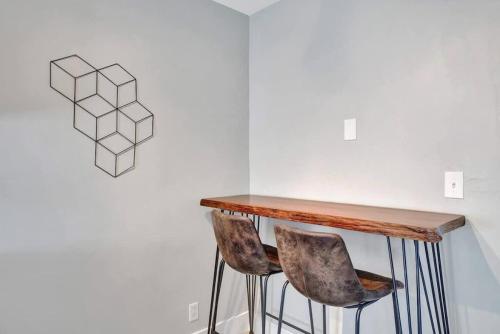 Rustic Retreats Beachy 1BR for 4 guests in the heart of Fort Lauderdale in Fort Lauderdale, USA