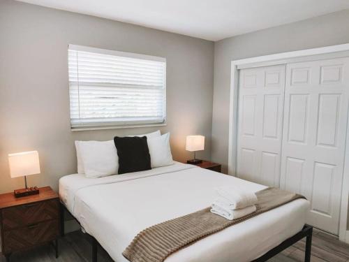 Rustic Retreats Cozy 2br For 6 Guests Minutes From Las Olas - Pembroke Pines, FL