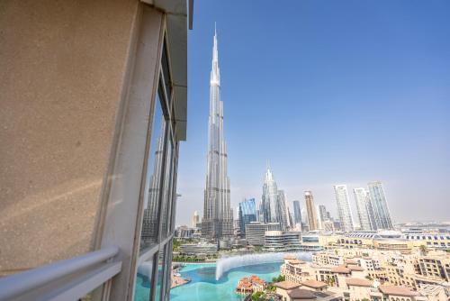 Splendid 3BR Apartments - Burj Khalifa & Fountain Views - 5 Minutes Walk from Dubai Mall, Dubai