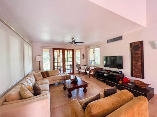Villa Iris 2 Story Ocean View Villa w Pool Access & Generator in 上維加
