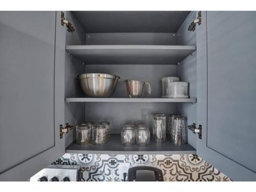 Rustic Retreats Modern 1BR for 2 guests in the heart of Fort Lauderdale in Fort Lauderdale, USA