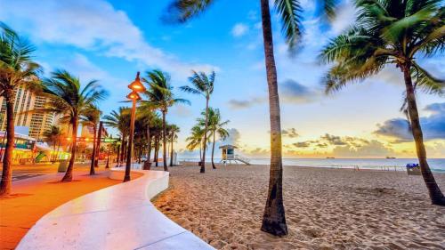 Rustic Retreats Cozy 1BR for 4 guests minutes from Las Olas in Fort Lauderdale, USA