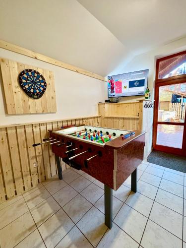 4 bedrooms, 10 beds