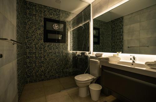 Travelholic New Cairo Residence - image 9